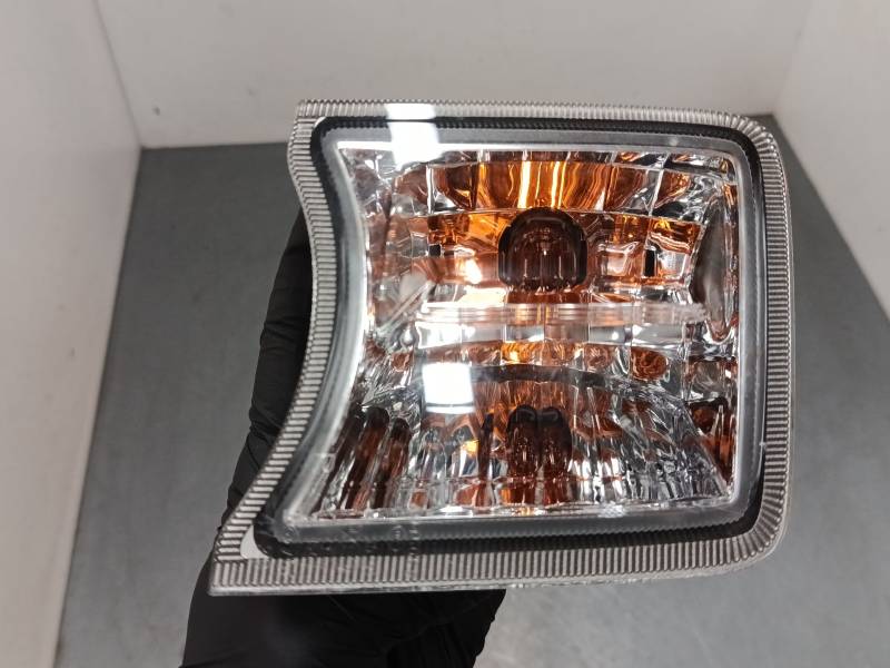 FARO LUZ DIURNA DERECHO 8151047010 