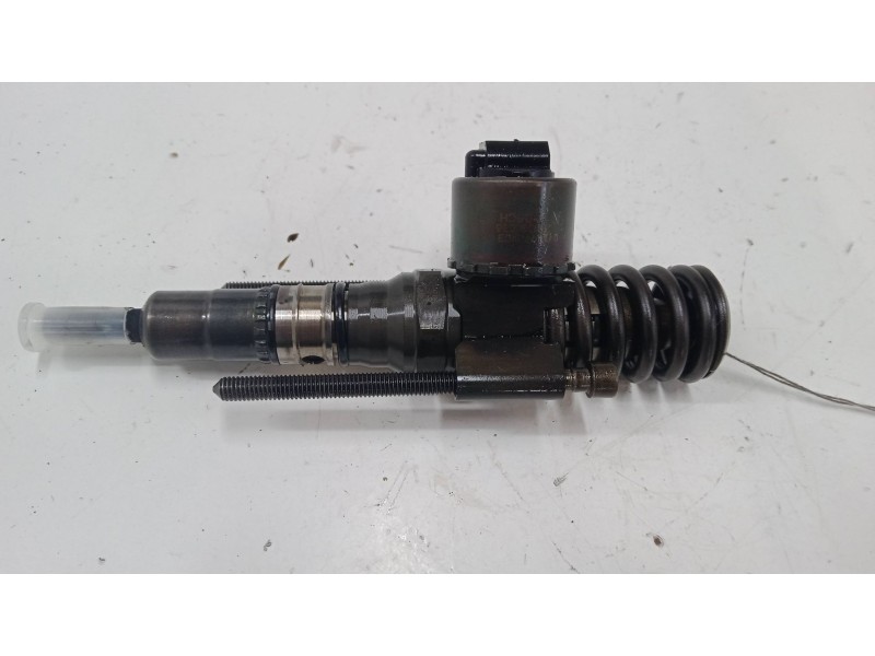 Recambio de inyector para volkswagen golf v (1k1) 2.0 tdi 16v referencia OEM IAM   