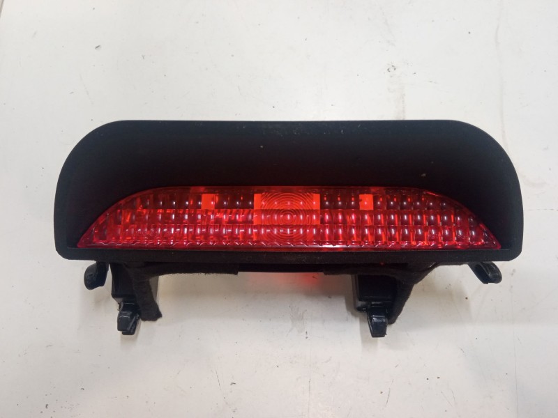 Recambio de luz central de freno para dacia sandero ii 1.5 dci referencia OEM IAM 8200734823C  