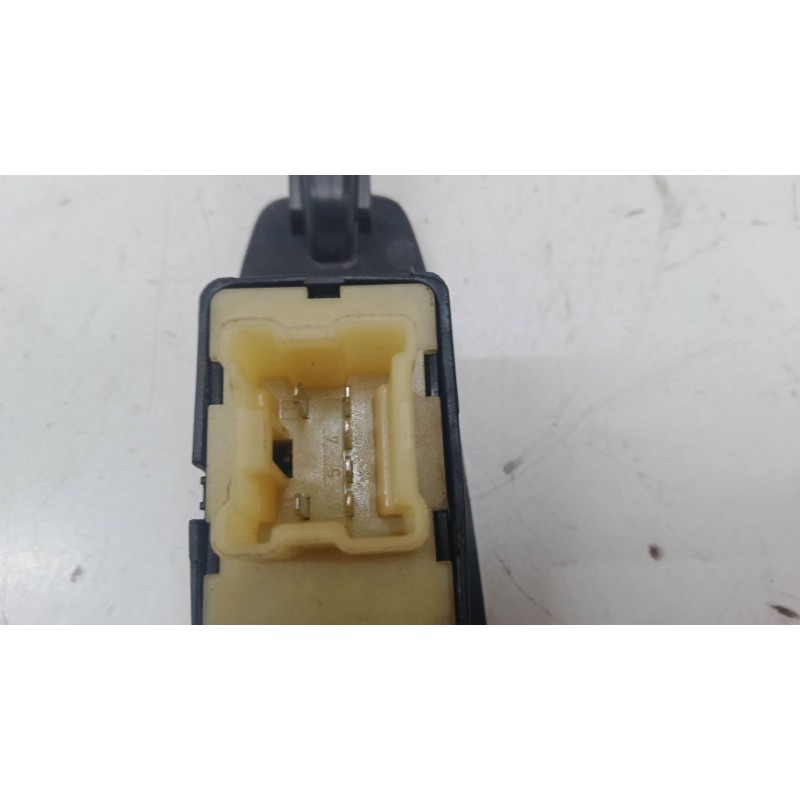 Recambio de mando elevalunas trasero derecho para renault clio iv (bh_) 1.5 dci 90 referencia OEM IAM 829614619R  