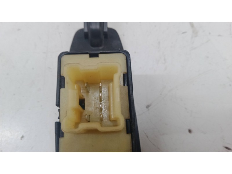 Recambio de mando elevalunas trasero derecho para renault clio iv (bh_) 1.5 dci 90 referencia OEM IAM 829614619R  