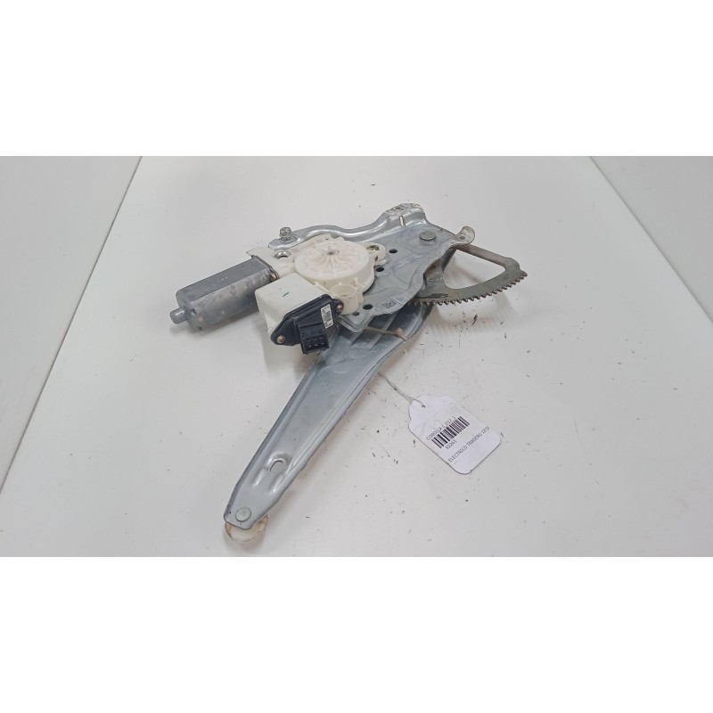 Recambio de elevalunas electrico trasero izquierdo para toyota corolla (_e12_) 2.0 d-4d (cde120r_, cde120l_) referencia OEM IAM 