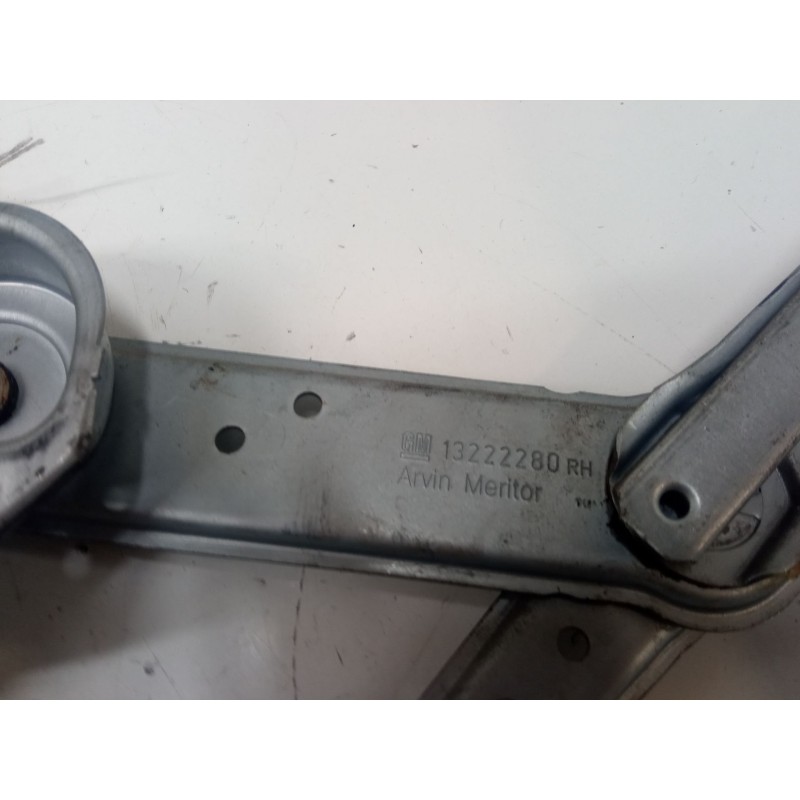 Recambio de elevalunas electrico derecho 3p para opel corsa c (x01) 1.3 cdti (f08, f68) referencia OEM IAM 13222280RH  