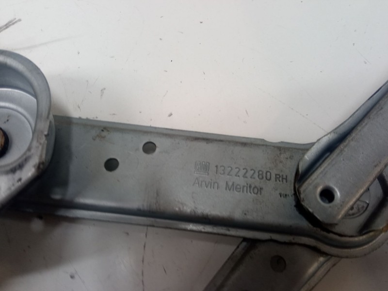 Recambio de elevalunas electrico derecho 3p para opel corsa c (x01) 1.3 cdti (f08, f68) referencia OEM IAM 13222280RH  