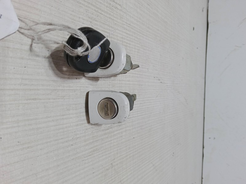 Recambio de bombin puerta delantera izquierda para volkswagen caddy iii monospace (2kb, 2kj, 2cb, 2cj) 2.0 sdi referencia OEM IA