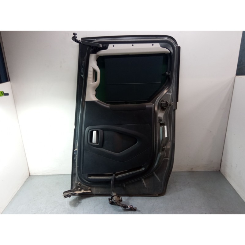 Recambio de puerta corredera derecha completa para peugeot partner tepee 1.6 bluehdi 100 referencia OEM IAM 9831169680  