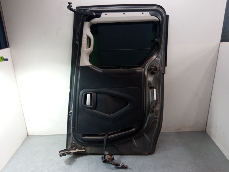 Recambio de puerta corredera derecha completa para peugeot partner tepee 1.6 bluehdi 100 referencia OEM IAM 9831169680  