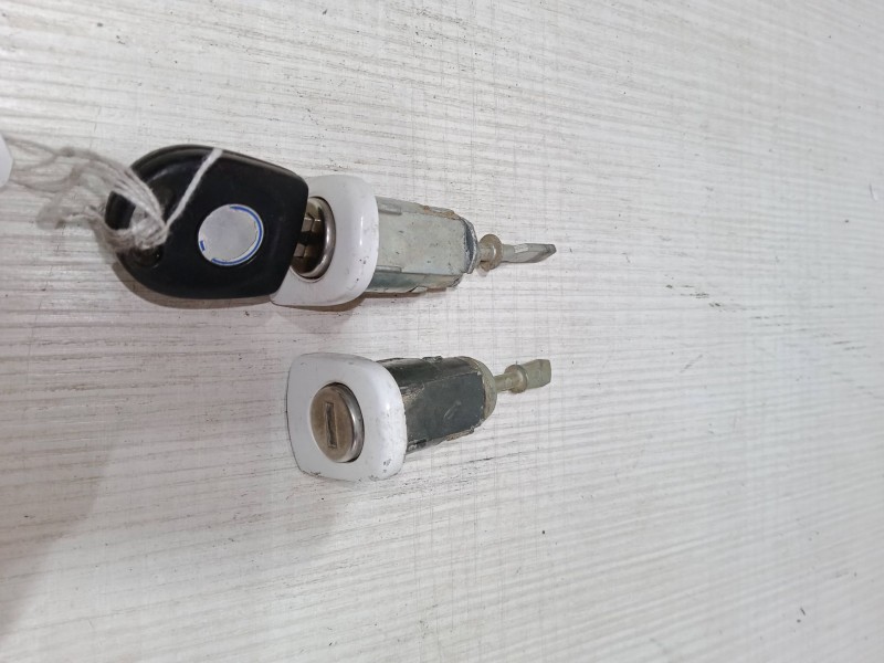 Recambio de bombin puerta delantera izquierda para volkswagen caddy iii monospace (2kb, 2kj, 2cb, 2cj) 2.0 sdi referencia OEM IA