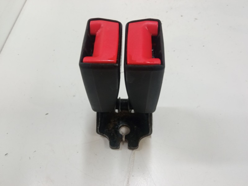 Recambio de anclaje cinturon trasero derecho para ford focus iii 1.6 tdci referencia OEM IAM   