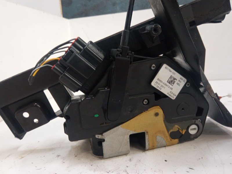 Recambio de cerradura puerta trasera derecha para ford focus iii 1.6 tdci referencia OEM IAM BM5AA26412AB  