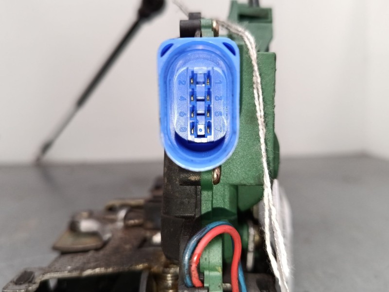 Recambio de cerradura puerta delantera derecha para seat ibiza iii (6l1) 1.9 tdi referencia OEM IAM    Recambio de cerradura puerta delantera derecha para seat ibiza iii (6l1) 1.9 tdi referencia OEM IAM