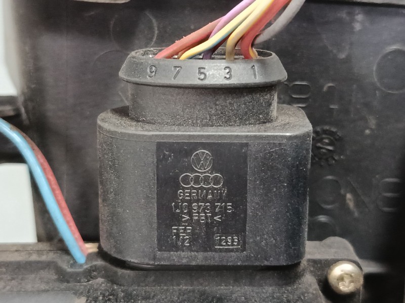Recambio de cerradura puerta delantera derecha para audi tt roadster (8n9) 1.8 t quattro referencia OEM IAM    Recambio de cerradura puerta delantera derecha para audi tt roadster (8n9) 1.8 t quattro referencia OEM IAM