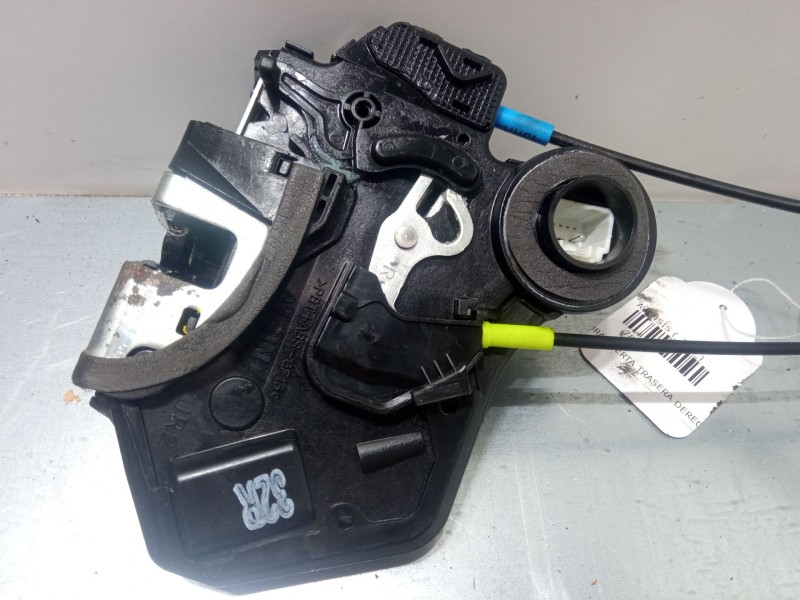 Recambio de cerradura puerta trasera derecha para toyota avensis (_t25_) 2.4 (azt251_) referencia OEM IAM   