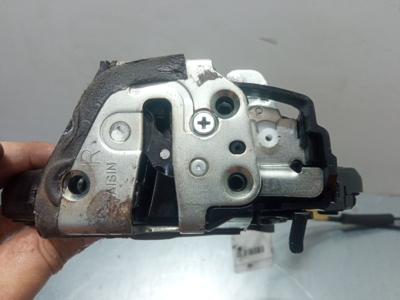 Recambio de cerradura puerta trasera derecha para toyota avensis (_t25_) 2.4 (azt251_) referencia OEM IAM   