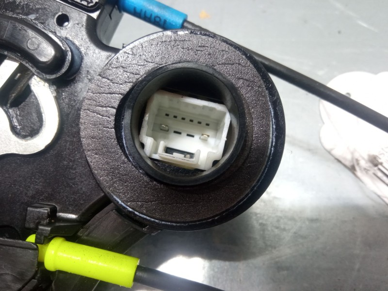 Recambio de cerradura puerta trasera derecha para toyota avensis (_t25_) 2.4 (azt251_) referencia OEM IAM   