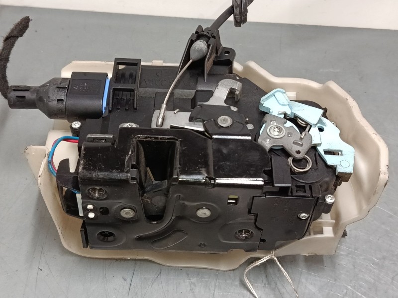 Recambio de cerradura puerta delantera derecha para volkswagen touran (1t1, 1t2) 1.9 tdi referencia OEM IAM   