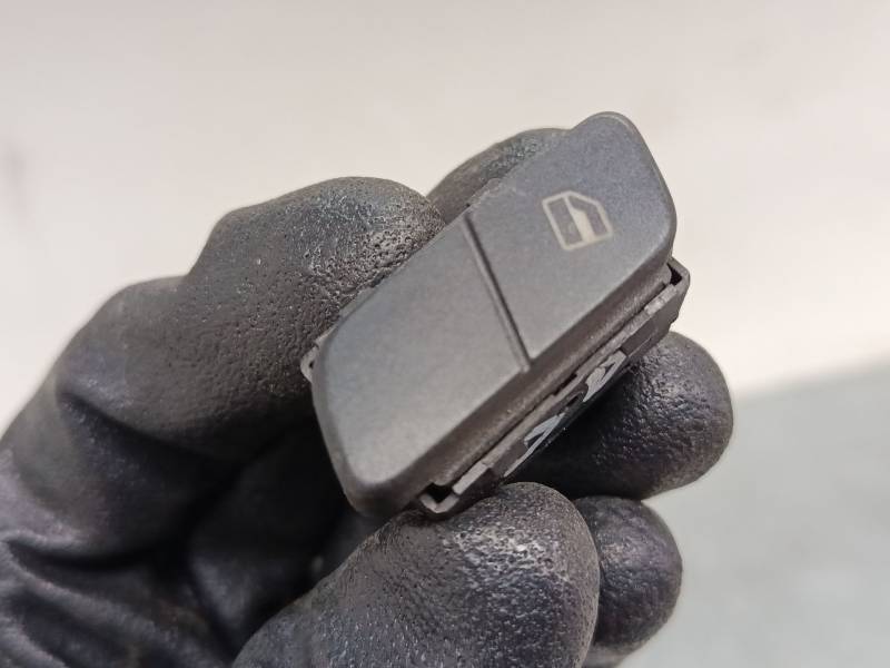 MANDO ELEVALUNAS DELANTERO DERECHO 6Q0959856 