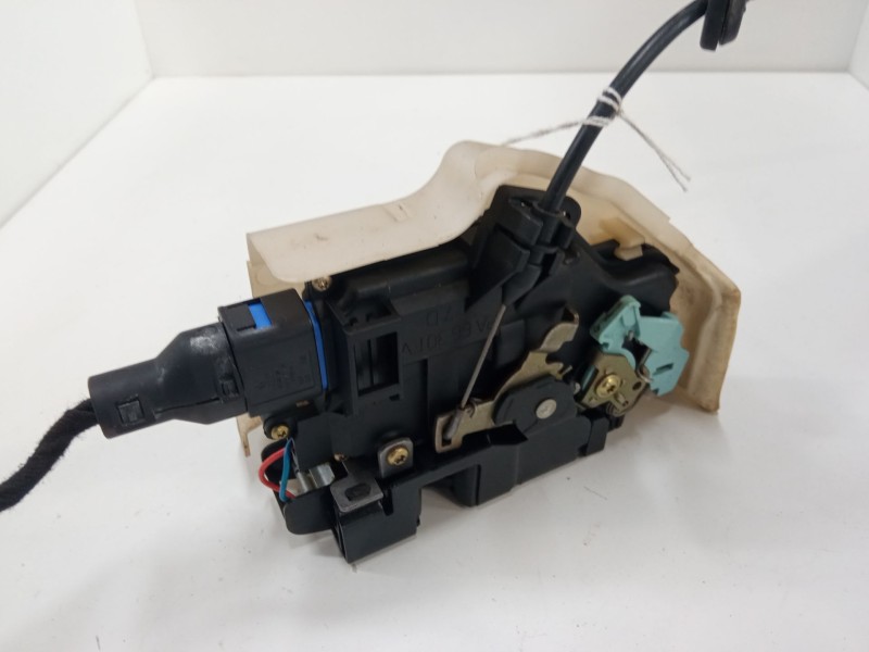 Recambio de cerradura puerta delantera derecha para volkswagen golf v (1k1) 1.9 tdi referencia OEM IAM    Recambio de cerradura puerta delantera derecha para volkswagen golf v (1k1) 1.9 tdi referencia OEM IAM