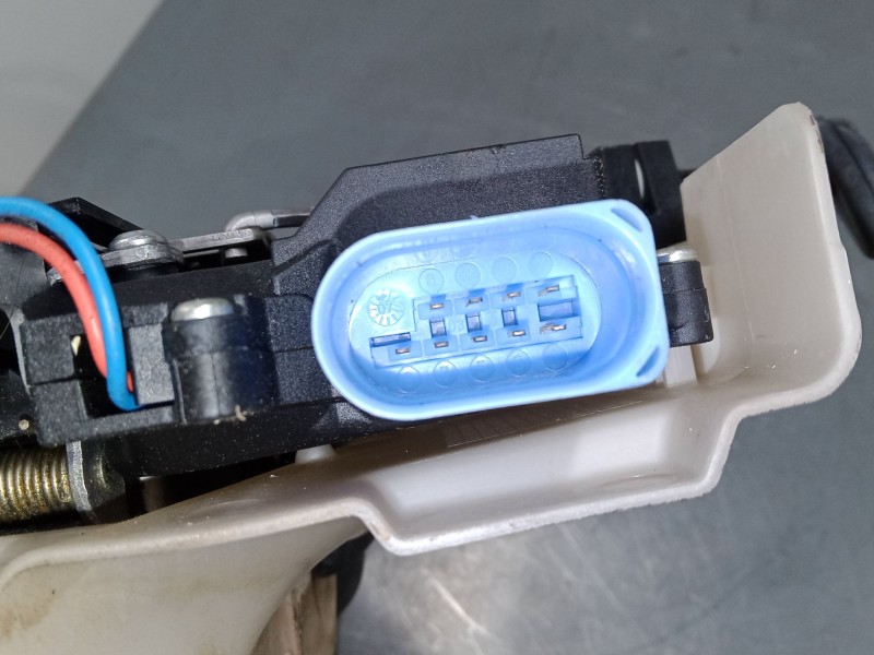 Recambio de cerradura puerta delantera derecha para volkswagen golf v (1k1) 1.9 tdi referencia OEM IAM    Recambio de cerradura puerta delantera derecha para volkswagen golf v (1k1) 1.9 tdi referencia OEM IAM
