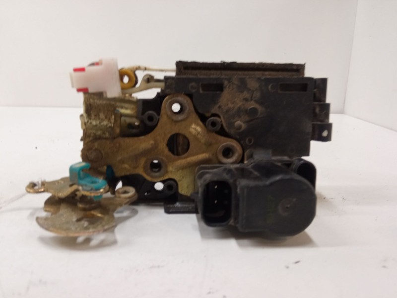 Recambio de cerradura puerta delantera derecha para ssangyong rexton / rexton ii (gab_) 2.7 xdi referencia OEM IAM    Recambio de cerradura puerta delantera derecha para ssangyong rexton / rexton ii (gab_) 2.7 xdi referencia OEM IAM