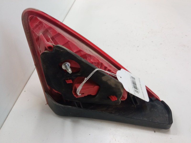 Recambio de piloto trasero porton izquierdo para peugeot 3008 i monospace (0u_) 1.6 hdi 115 / bluehdi 115 referencia OEM IAM 260