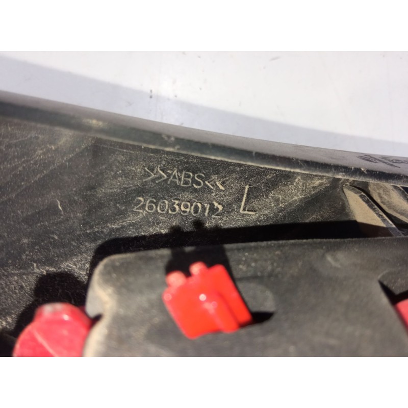 Recambio de piloto trasero porton izquierdo para peugeot 3008 i monospace (0u_) 1.6 hdi 115 / bluehdi 115 referencia OEM IAM 260