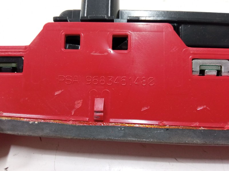 Recambio de luz central de freno para peugeot 3008 i monospace (0u_) 1.6 hdi 115 / bluehdi 115 referencia OEM IAM 9683461480  