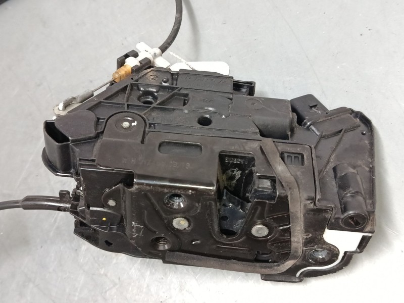Recambio de cerradura puerta delantera derecha para skoda superb ii (3t4) 2.0 tdi 16v referencia OEM IAM   