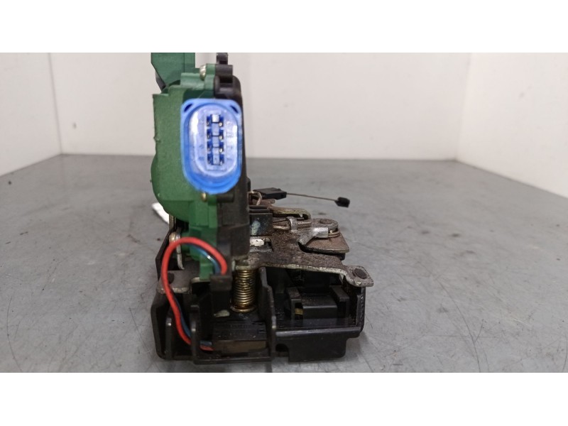 Recambio de cerradura puerta delantera izquierda para seat ibiza iii (6l1) 1.9 tdi referencia OEM IAM    Recambio de cerradura puerta delantera izquierda para seat ibiza iii (6l1) 1.9 tdi referencia OEM IAM