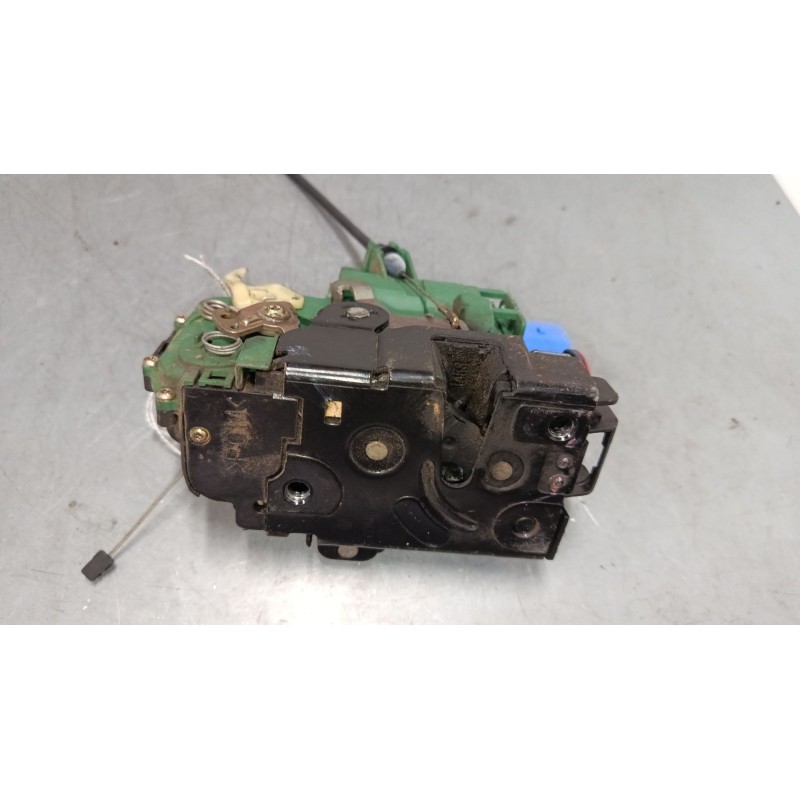 Recambio de cerradura puerta delantera izquierda para seat ibiza iii (6l1) 1.9 tdi referencia OEM IAM    Recambio de cerradura puerta delantera izquierda para seat ibiza iii (6l1) 1.9 tdi referencia OEM IAM
