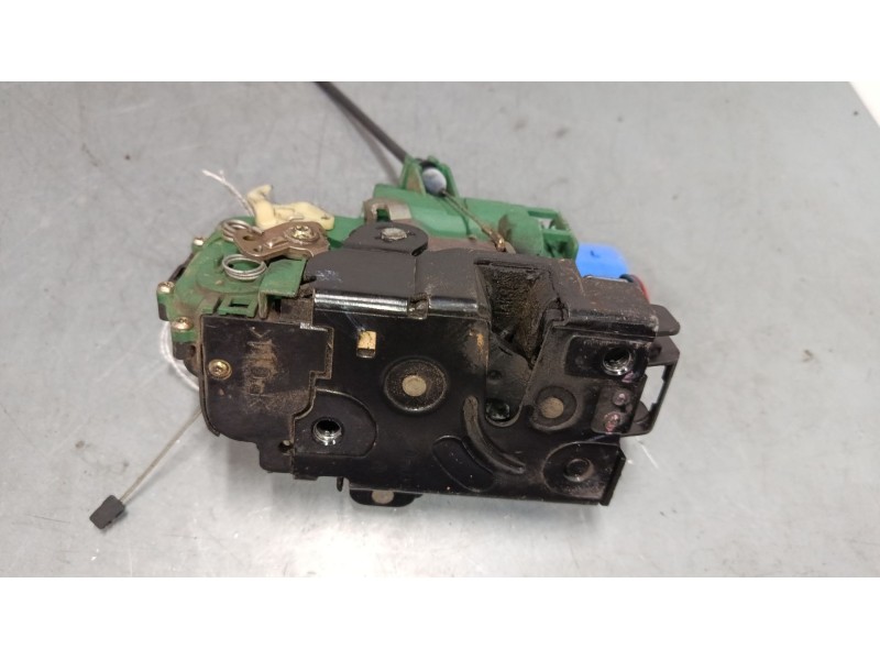 Recambio de cerradura puerta delantera izquierda para seat ibiza iii (6l1) 1.9 tdi referencia OEM IAM    Recambio de cerradura puerta delantera izquierda para seat ibiza iii (6l1) 1.9 tdi referencia OEM IAM