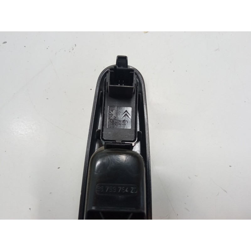Recambio de mando elevalunas trasero derecho para peugeot 3008 i monospace (0u_) 1.6 hdi 115 / bluehdi 115 referencia OEM IAM 96
