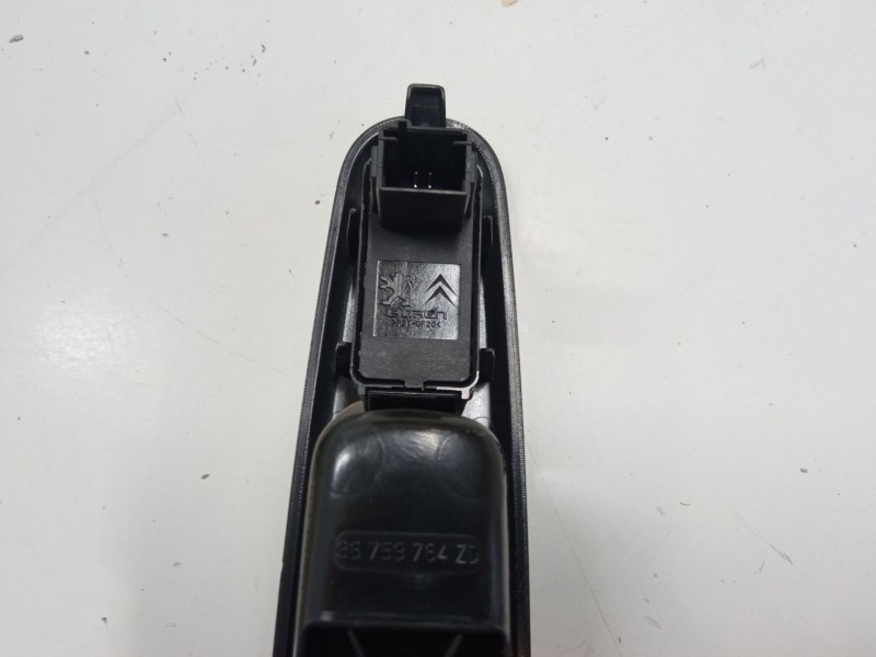 Recambio de mando elevalunas trasero derecho para peugeot 3008 i monospace (0u_) 1.6 hdi 115 / bluehdi 115 referencia OEM IAM 96