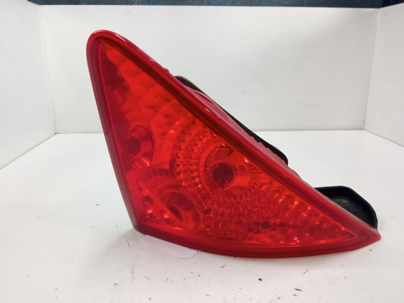 Recambio de piloto trasero porton derecho para peugeot 3008 i monospace (0u_) 1.6 hdi 115 / bluehdi 115 referencia OEM IAM 26038