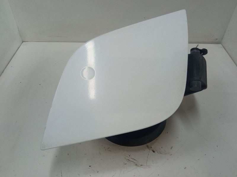 Recambio de tapa exterior combustible para ford focus iii 1.6 tdci referencia OEM IAM   