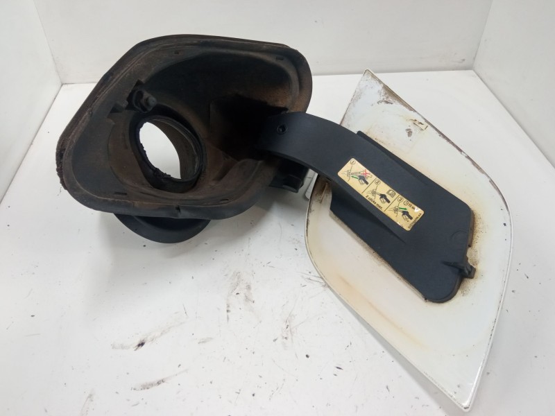 Recambio de tapa exterior combustible para ford focus iii 1.6 tdci referencia OEM IAM   