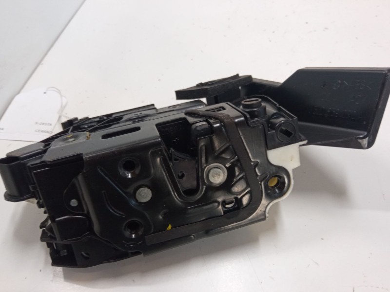 Recambio de cerradura puerta trasera derecha para skoda yeti (5l) 2.0 tdi referencia OEM IAM    Recambio de cerradura puerta trasera derecha para skoda yeti (5l) 2.0 tdi referencia OEM IAM