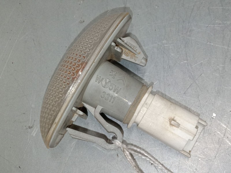 Recambio de intermitente lateral izquierdo para peugeot 206 hatchback (2a/c) 1.4 i referencia OEM IAM    Recambio de intermitente lateral izquierdo para peugeot 206 hatchback (2a/c) 1.4 i referencia OEM IAM