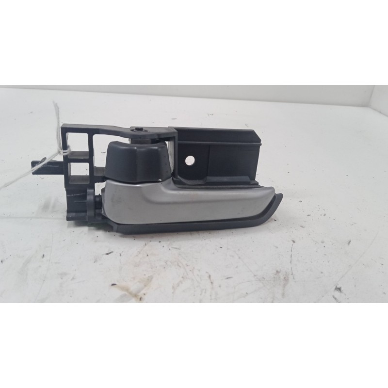 Recambio de maneta interior puerta trasera izquierda para suzuki alto vii (gf, ha25_, ha35_) 1.0 (amf310) referencia OEM IAM 831 Recambio de maneta interior puerta trasera izquierda para suzuki alto vii (gf, ha25_, ha35_) 1.0 (amf310) referencia OEM IAM 831