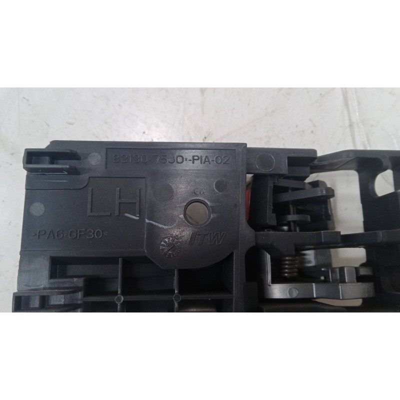 Recambio de maneta interior puerta trasera izquierda para suzuki alto vii (gf, ha25_, ha35_) 1.0 (amf310) referencia OEM IAM 831 Recambio de maneta interior puerta trasera izquierda para suzuki alto vii (gf, ha25_, ha35_) 1.0 (amf310) referencia OEM IAM 831