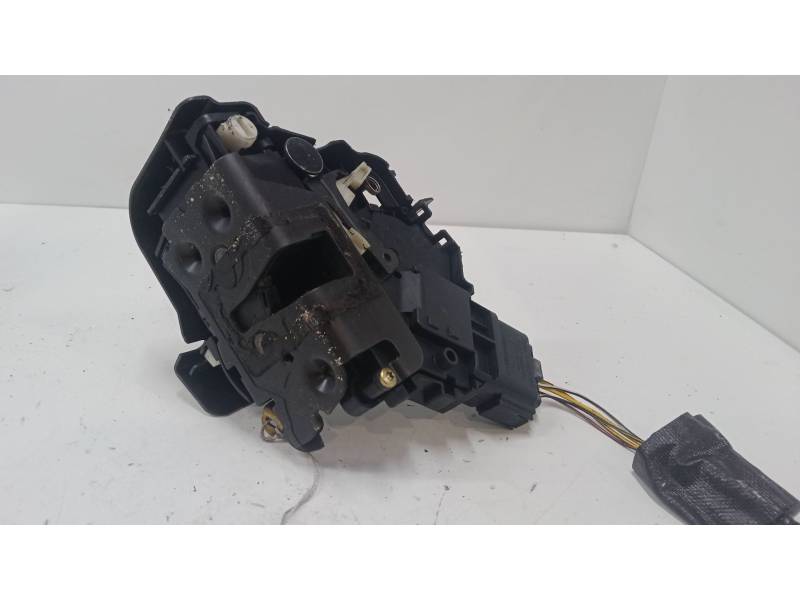 CERRADURA PUERTA TRASERA IZQUIERDA 