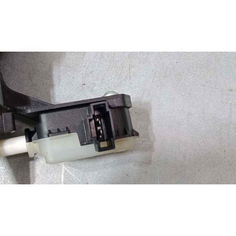 Recambio de maneta exterior porton para seat ibiza iii (6l1) 1.4 16v referencia OEM IAM    Recambio de maneta exterior porton para seat ibiza iii (6l1) 1.4 16v referencia OEM IAM