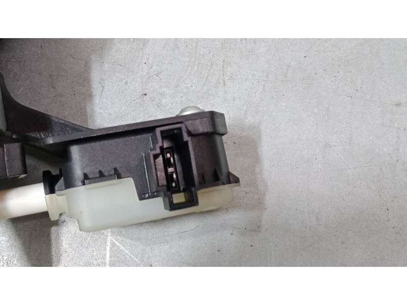 Recambio de maneta exterior porton para seat ibiza iii (6l1) 1.4 16v referencia OEM IAM    Recambio de maneta exterior porton para seat ibiza iii (6l1) 1.4 16v referencia OEM IAM