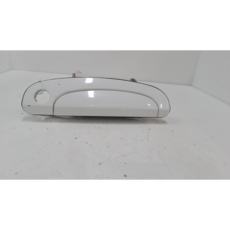 Recambio de maneta exterior puerta delantera derecha para hyundai getz (tb) 1.4 i referencia OEM IAM    Recambio de maneta exterior puerta delantera derecha para hyundai getz (tb) 1.4 i referencia OEM IAM