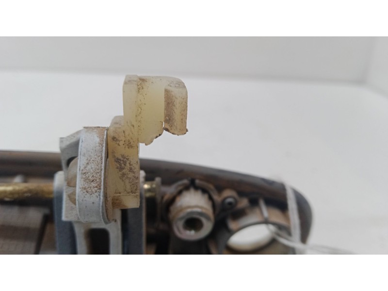 Recambio de maneta exterior puerta delantera derecha para hyundai getz (tb) 1.4 i referencia OEM IAM    Recambio de maneta exterior puerta delantera derecha para hyundai getz (tb) 1.4 i referencia OEM IAM