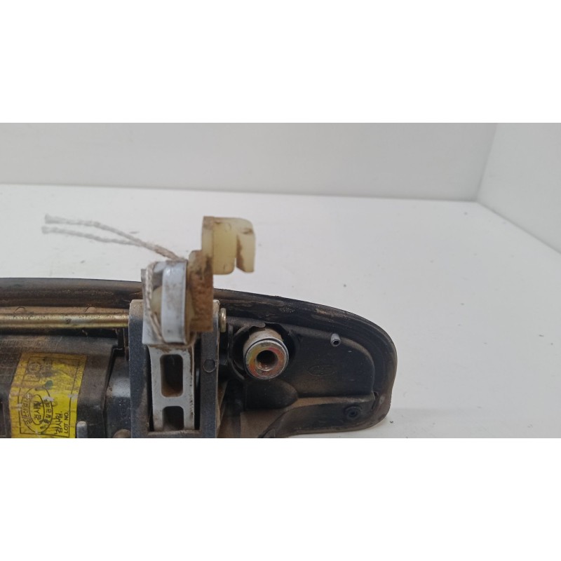 Recambio de maneta exterior puerta trasera derecha para hyundai getz (tb) 1.4 i referencia OEM IAM    Recambio de maneta exterior puerta trasera derecha para hyundai getz (tb) 1.4 i referencia OEM IAM