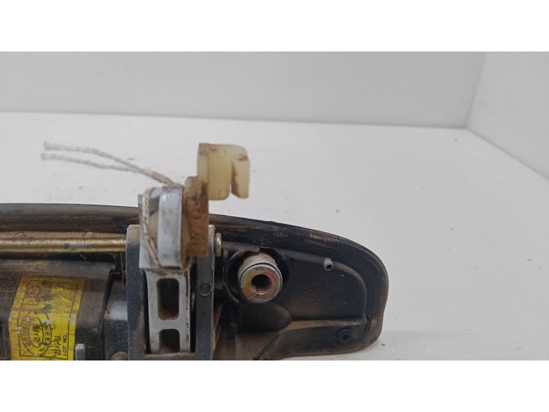 Recambio de maneta exterior puerta trasera derecha para hyundai getz (tb) 1.4 i referencia OEM IAM    Recambio de maneta exterior puerta trasera derecha para hyundai getz (tb) 1.4 i referencia OEM IAM