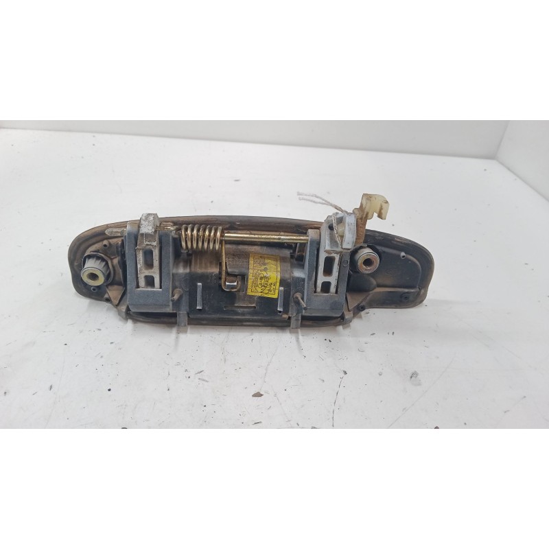 Recambio de maneta exterior puerta trasera derecha para hyundai getz (tb) 1.4 i referencia OEM IAM    Recambio de maneta exterior puerta trasera derecha para hyundai getz (tb) 1.4 i referencia OEM IAM