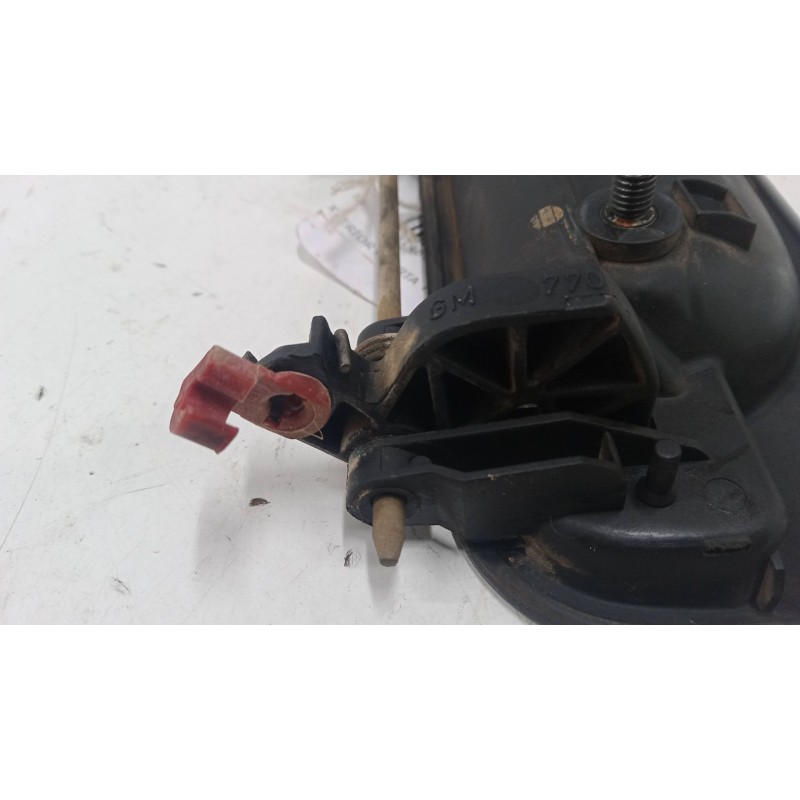 Recambio de maneta exterior puerta trasera izquierda para opel corsa b (s93) 1.7 d (f08, f68, m68) referencia OEM IAM    Recambio de maneta exterior puerta trasera izquierda para opel corsa b (s93) 1.7 d (f08, f68, m68) referencia OEM IAM