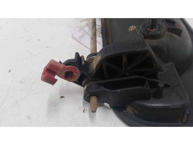 Recambio de maneta exterior puerta trasera izquierda para opel corsa b (s93) 1.7 d (f08, f68, m68) referencia OEM IAM    Recambio de maneta exterior puerta trasera izquierda para opel corsa b (s93) 1.7 d (f08, f68, m68) referencia OEM IAM